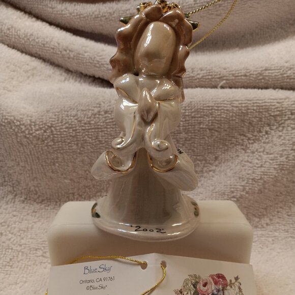 NIB: VINTAGE CLAYWORKS CERAMIC ORNAMENT "White & Gold 2002" - SA20299 - Picture 3 of 5